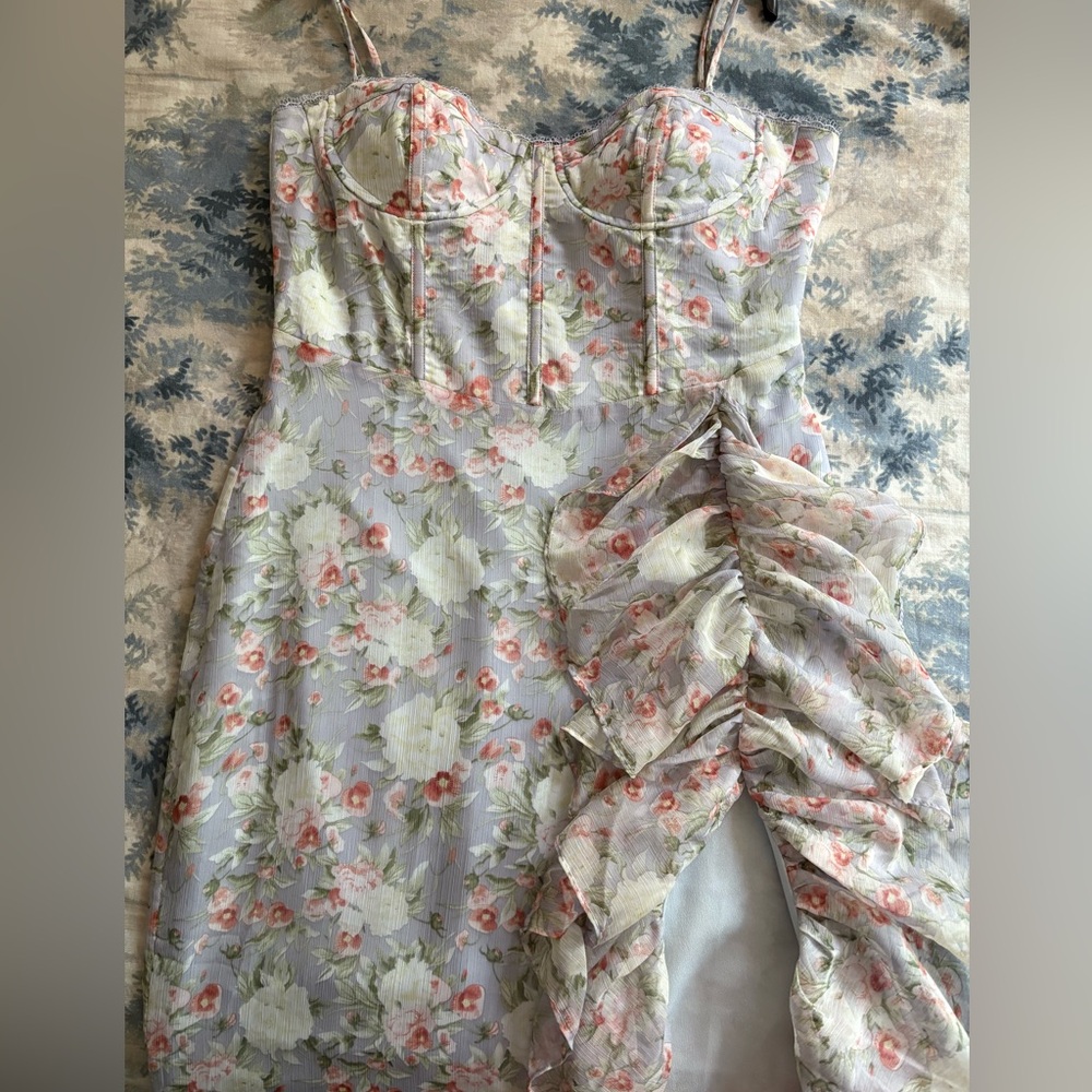 ASTR the Label Brisbane Asymmetrical Floral Midi Dress - NWT - Picture 11 of 12